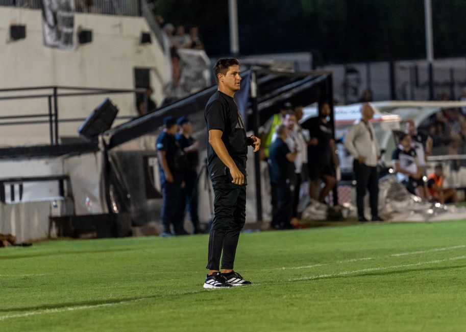 football manager pitch sideline match
