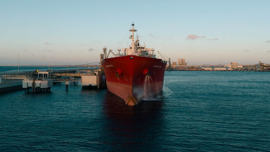oil tanker ship ocean freight sea