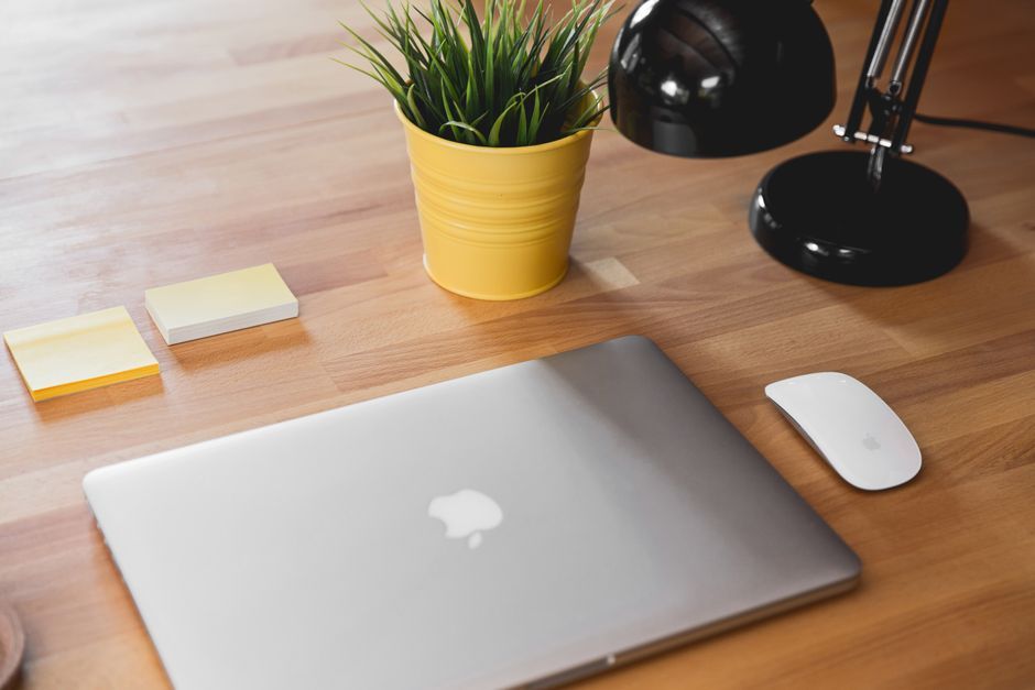 apple laptop computer desktop workspace