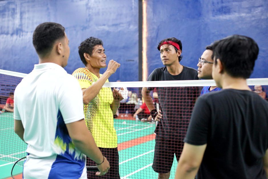 badminton players court