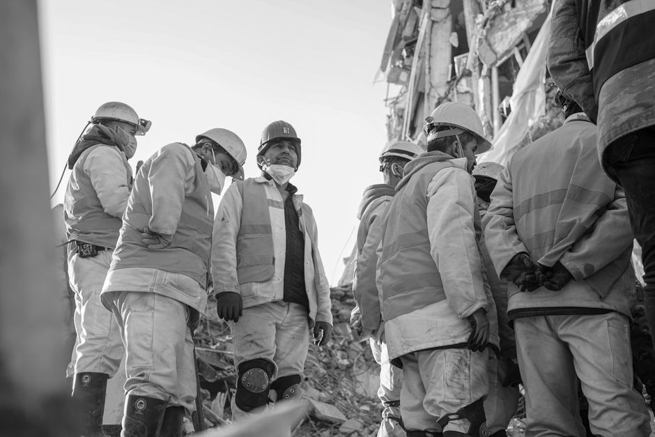 Japan earthquake destruction rescue