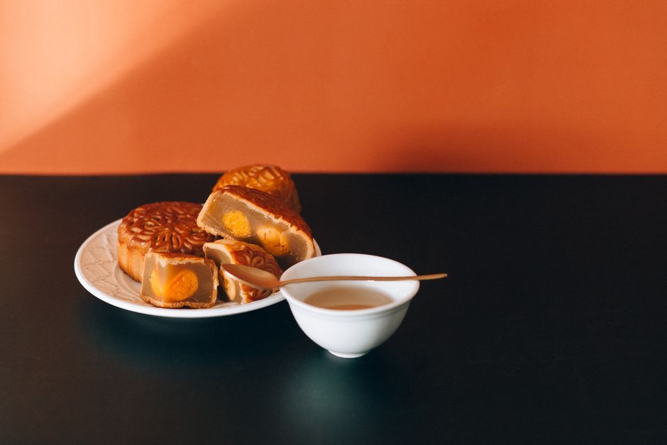 sliced Thai mooncake tea