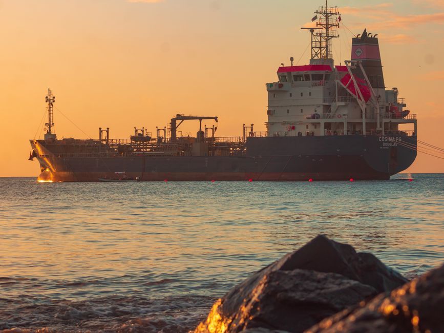 oil tanker ship sea freight transport