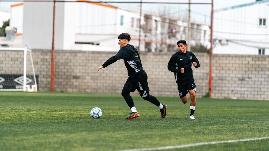 football players training match
