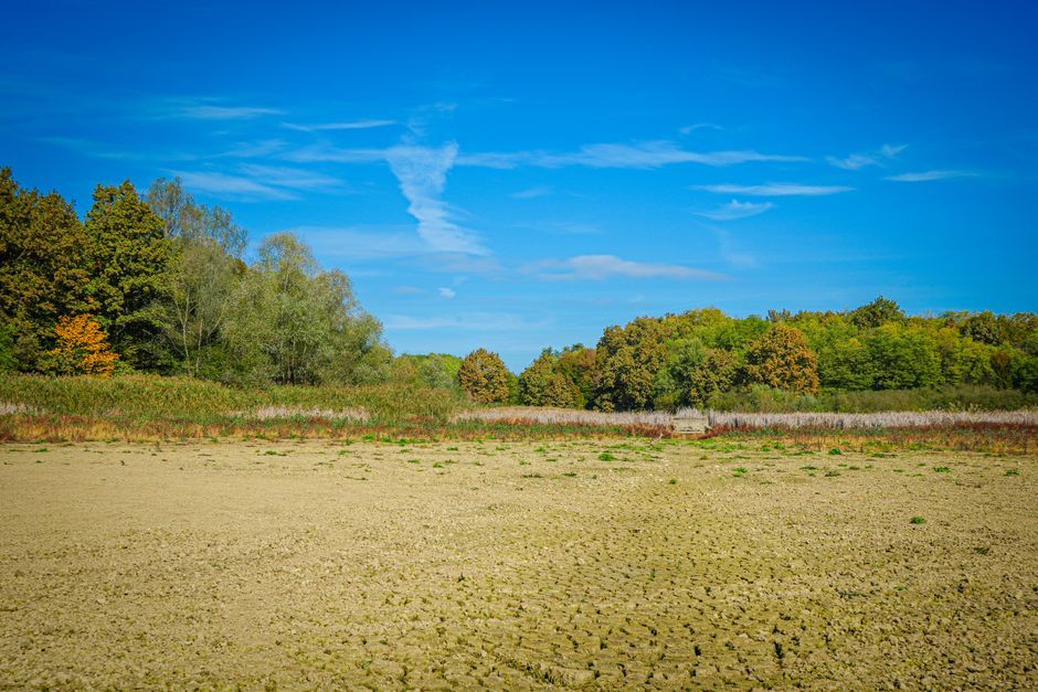 UK landscape countryside sunny dry weather