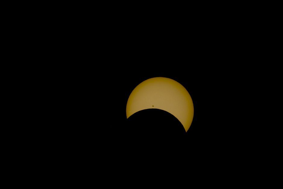 solar eclipse crowd viewing glasses