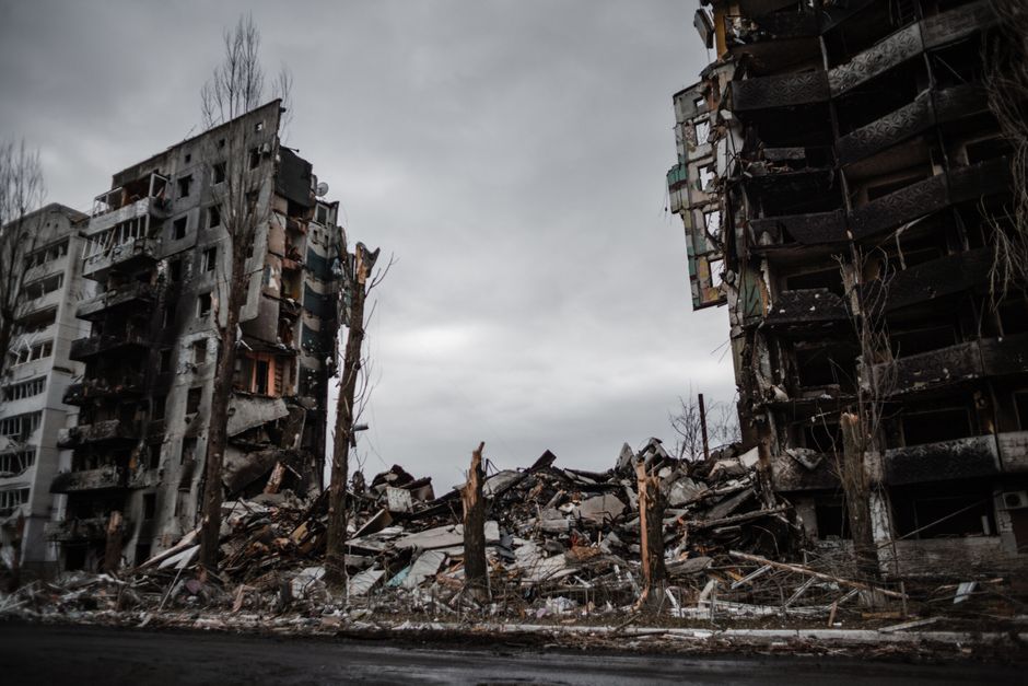 Ukraine destroyed residential building aftermath rescue
