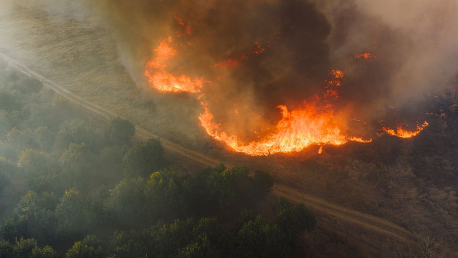 wildfire aerial smoke flames