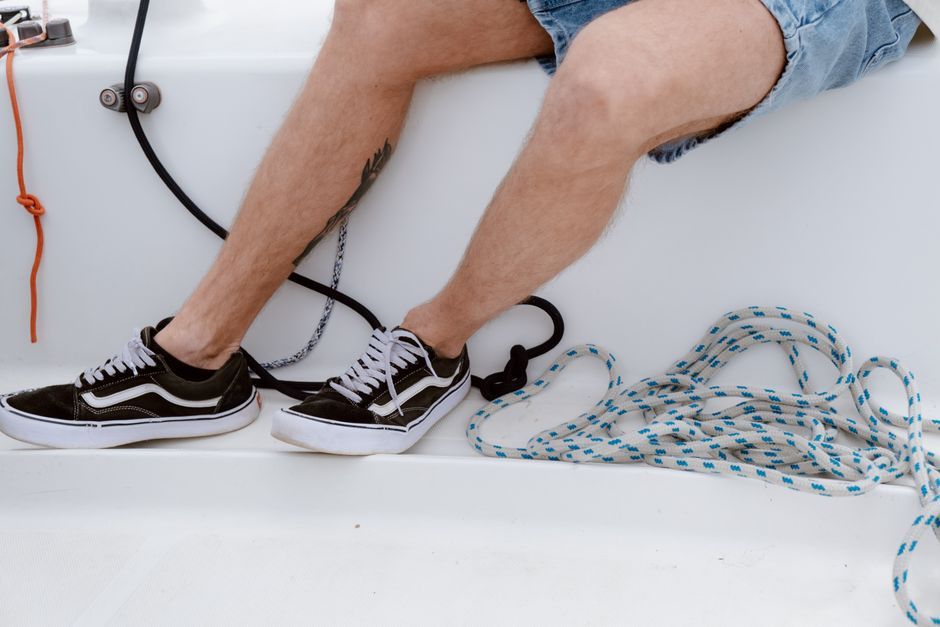 assembling sneakers rope wrapping