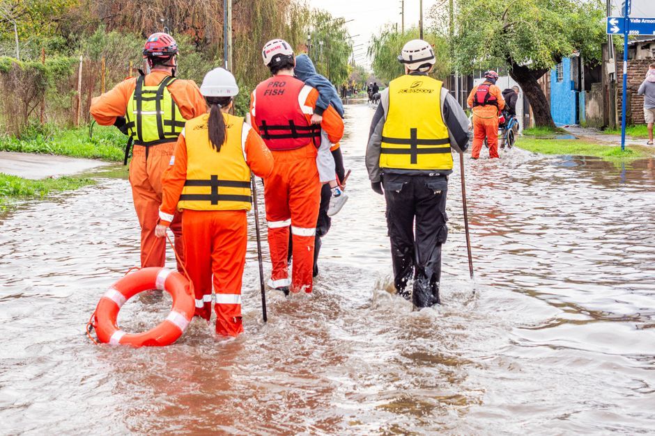 Thailand flood disaster relief volunteers
