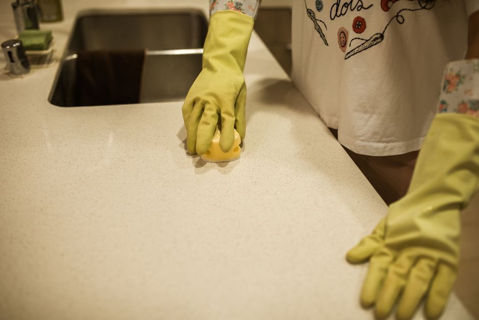 kitchen counter cleaning sponge