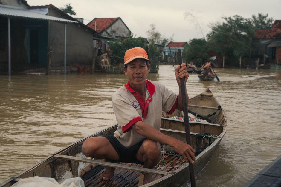 Thailand flood relief boat logistics