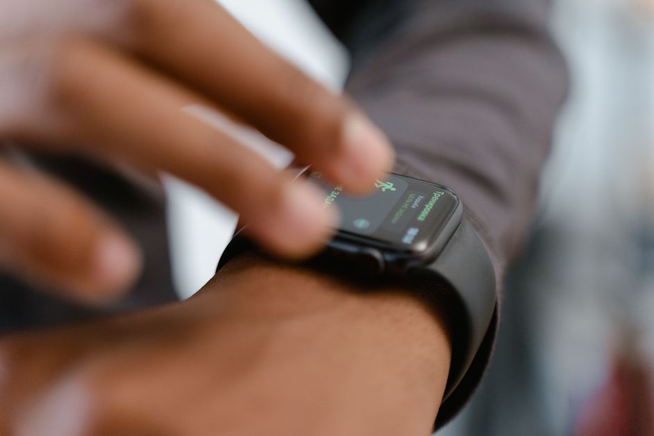 smartwatch fitness tracking app workout screen