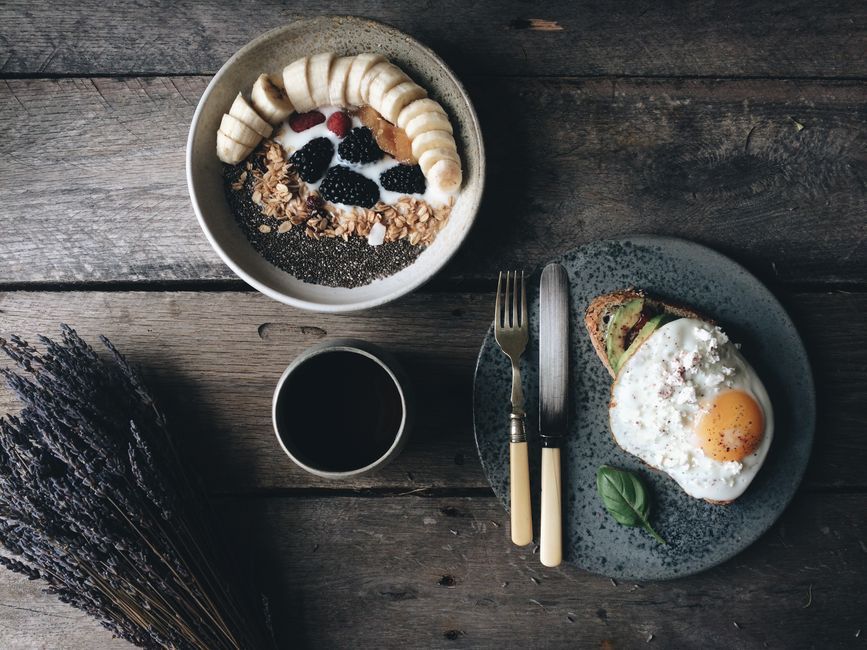 healthy breakfast banana eggs oatmeal