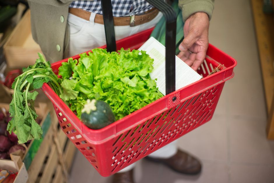 fresh market grocery basket