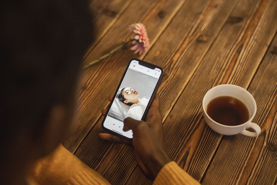 smartphone online dating profile settings interface