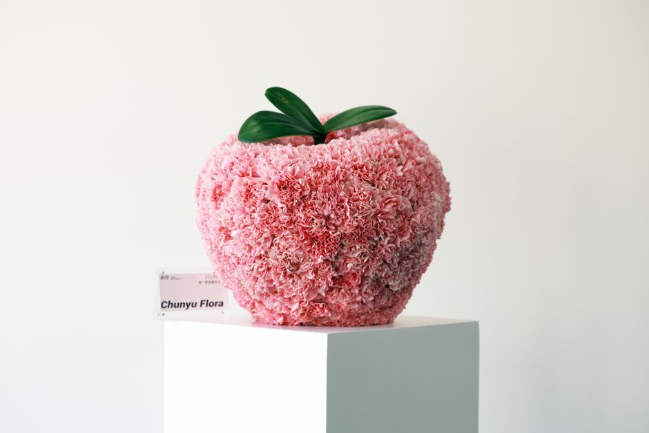 giant apple sculpture art