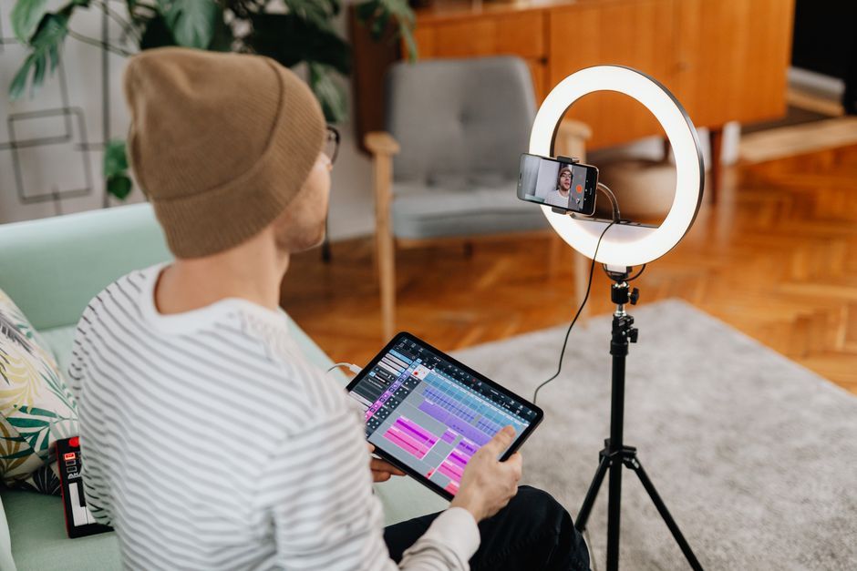 smartphone live streaming creator