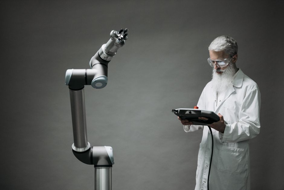 robotics laboratory engineer working technology