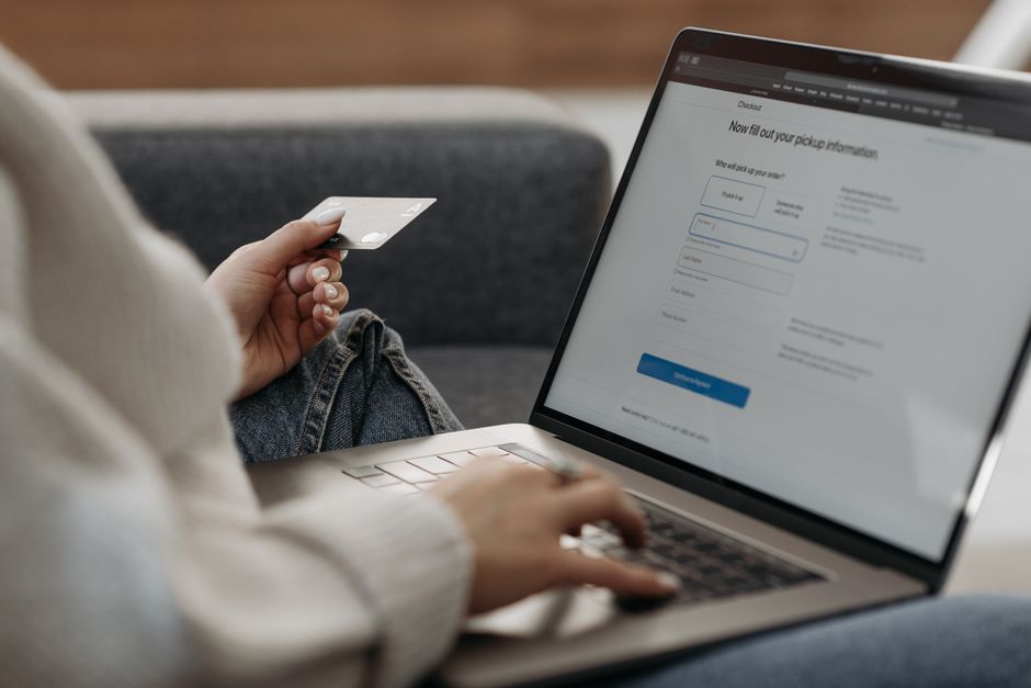 fake online shopping website computer screen