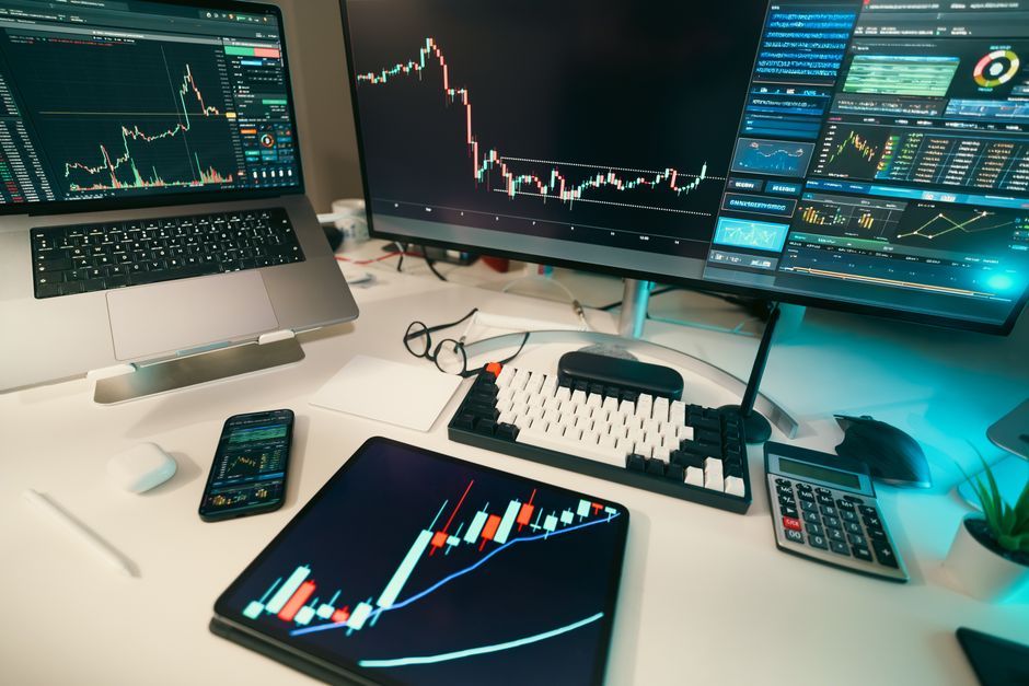 tech data analysis dashboard monitor