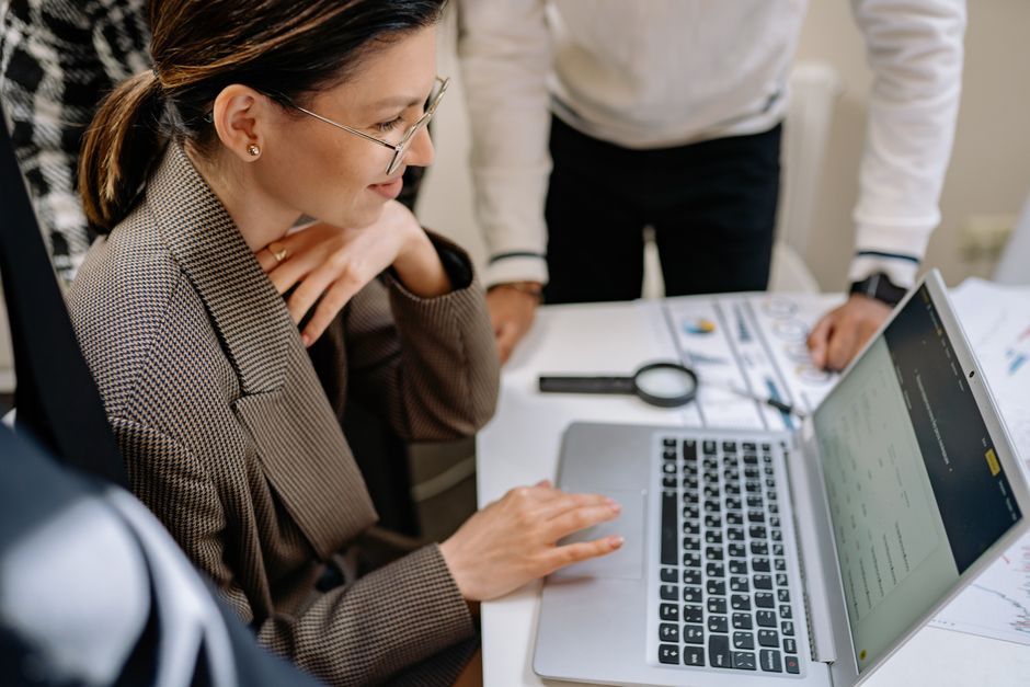 business employee using AI laptop modern workplace