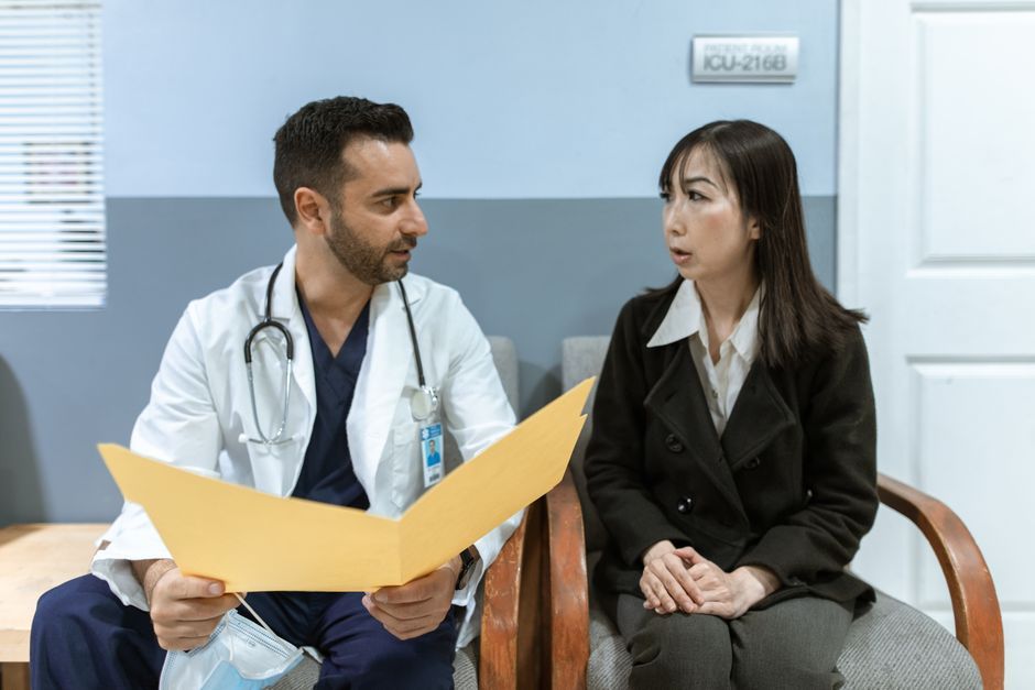 surgeon doctor medical consultation team