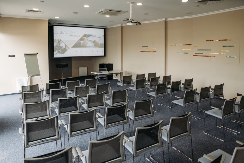 corporate seminar meeting room presentation