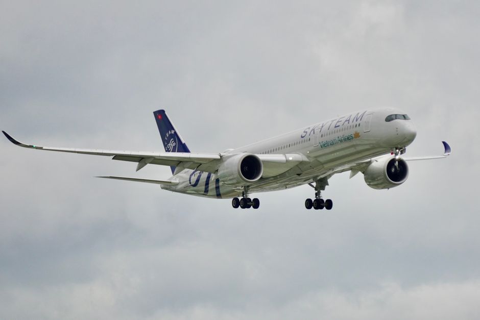 commercial airline passenger aircraft sky flight