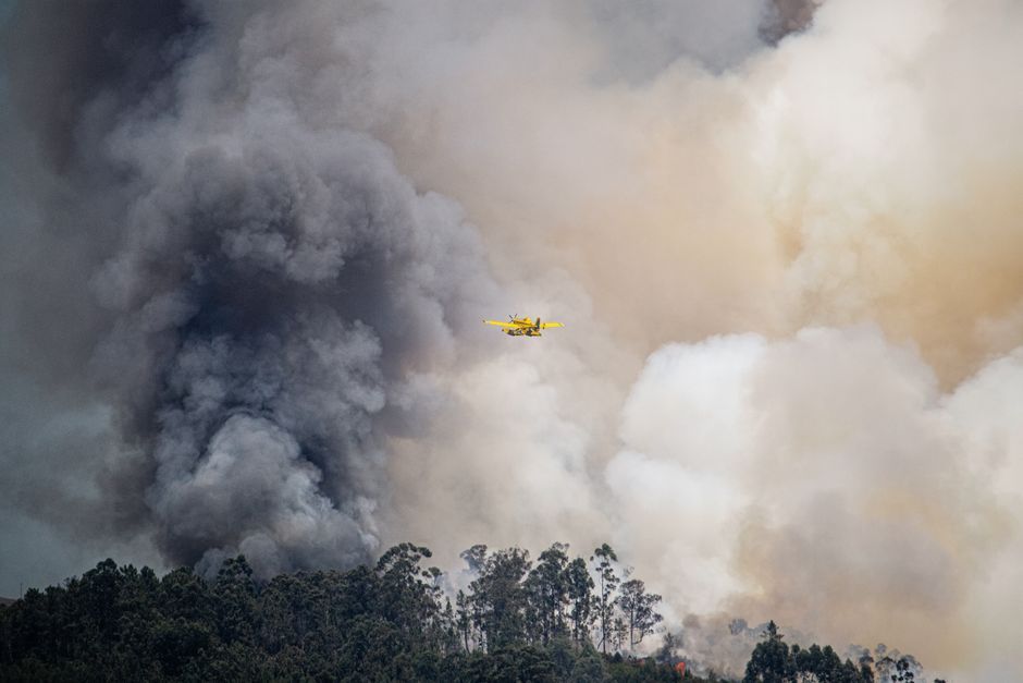 airplane smoke fire emergency response truck