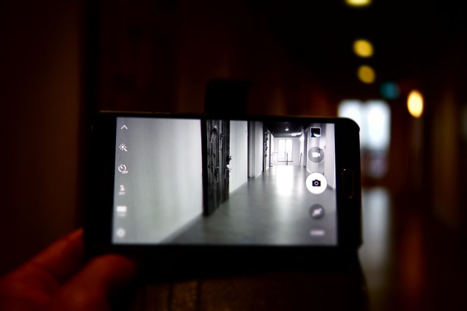 smartphone recording dark room