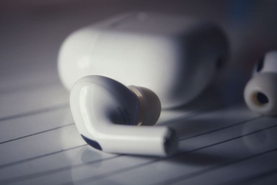 apple noise cancelling earbuds premium audio device
