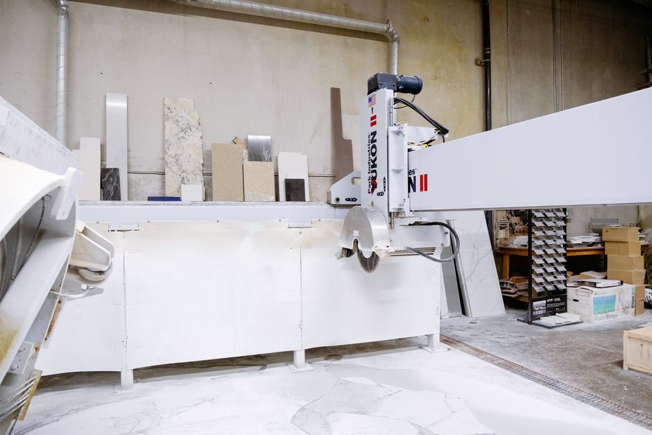 slate stone tile saw workshop
