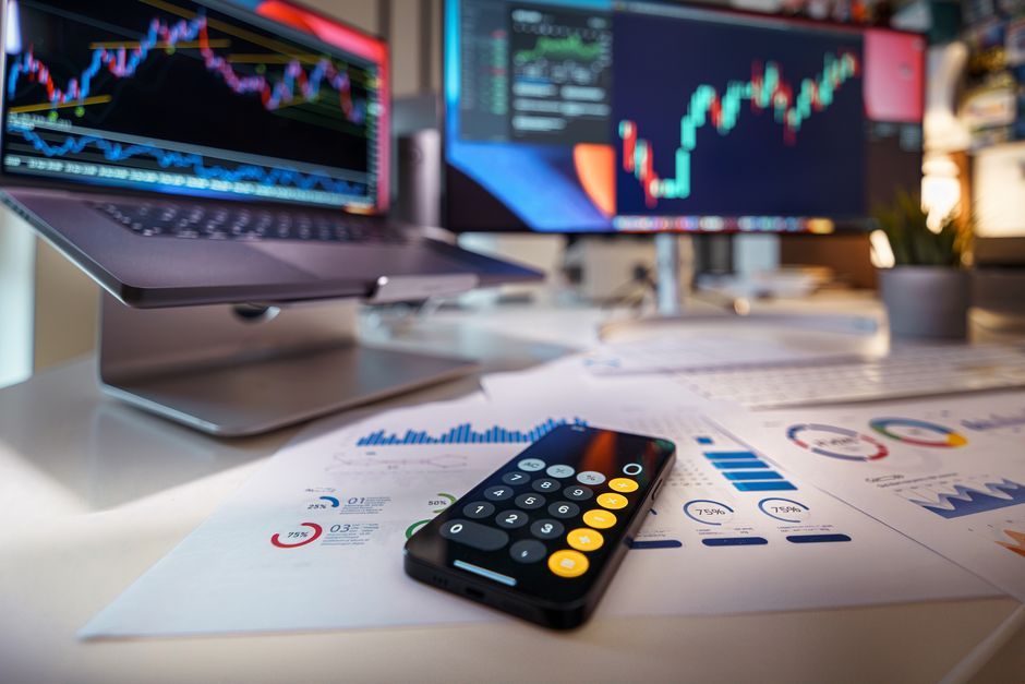 digital currency trading terminal office screen