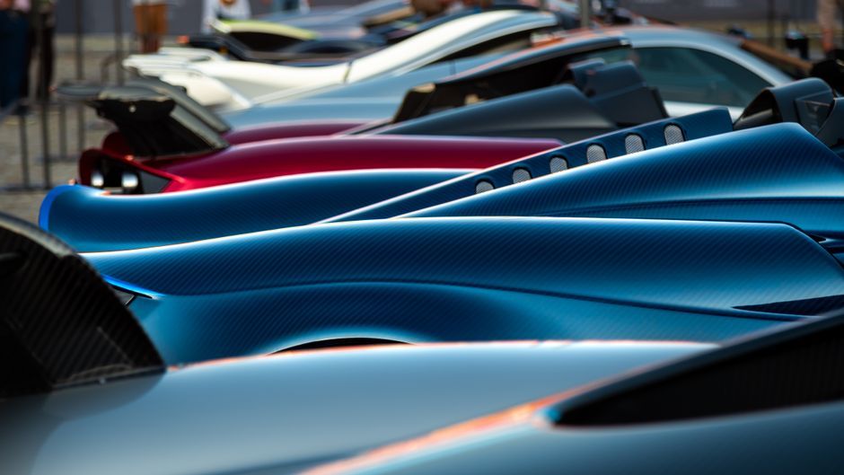 Bugatti hypercar carbon fiber body