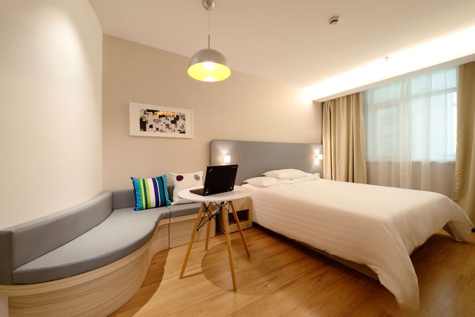 hotel guest room minimalist design