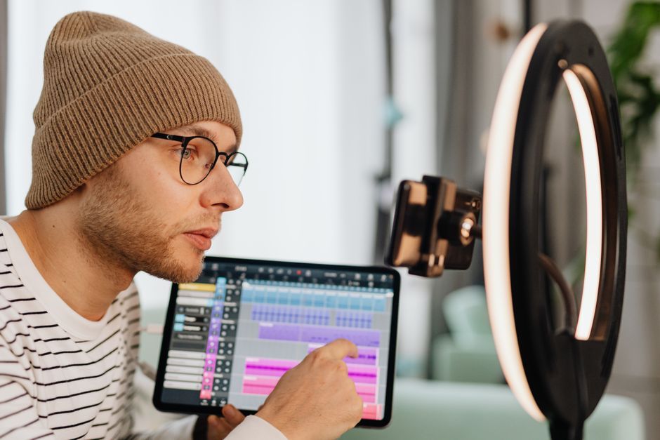 smartphone content creator video editing