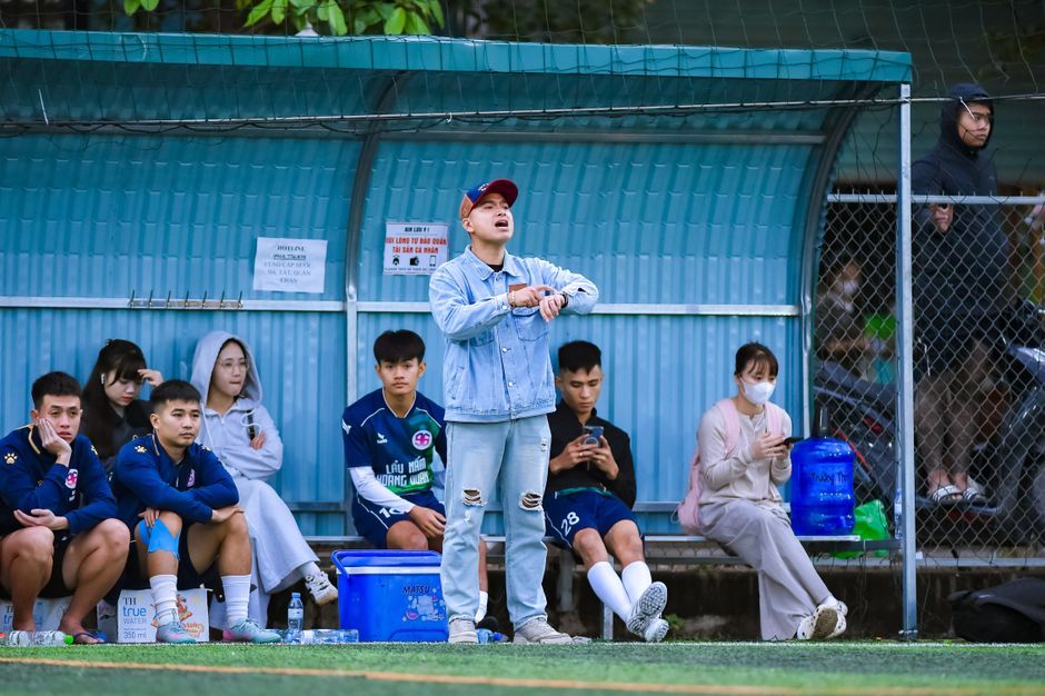 association football manager match sideline dugout