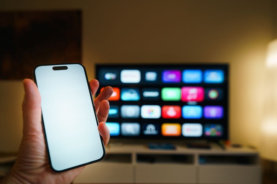 smart tv remote streaming device living room