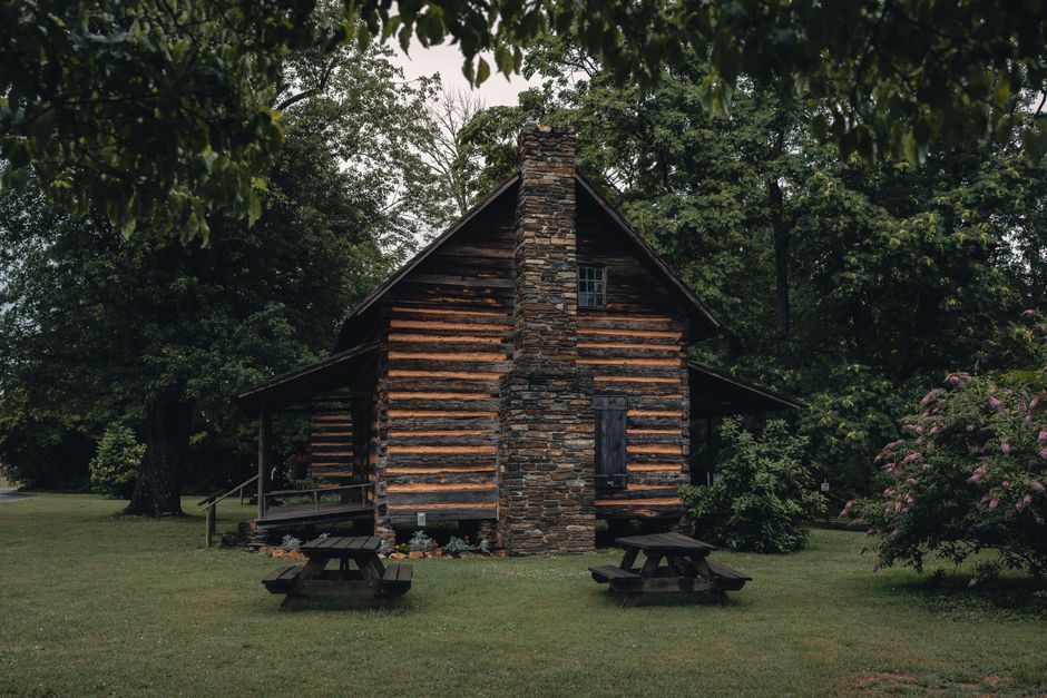 Tennessee log cabin exterior architecture