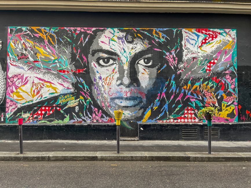outdoor advertising mural street art Paris