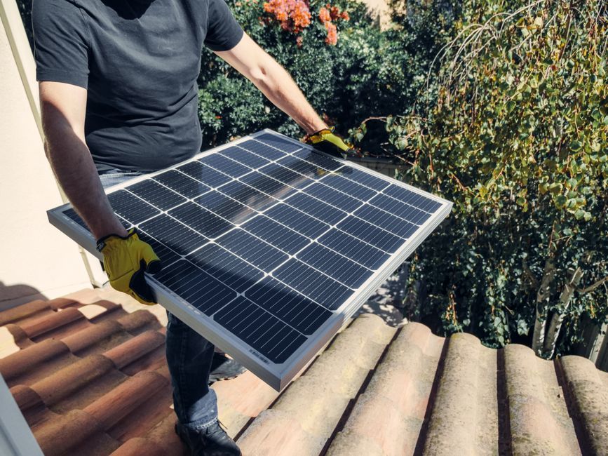 portable solar generator device