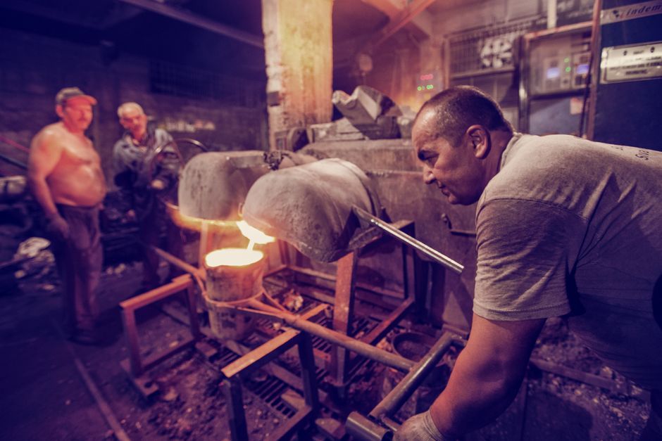 vacuum furnace metal casting factory