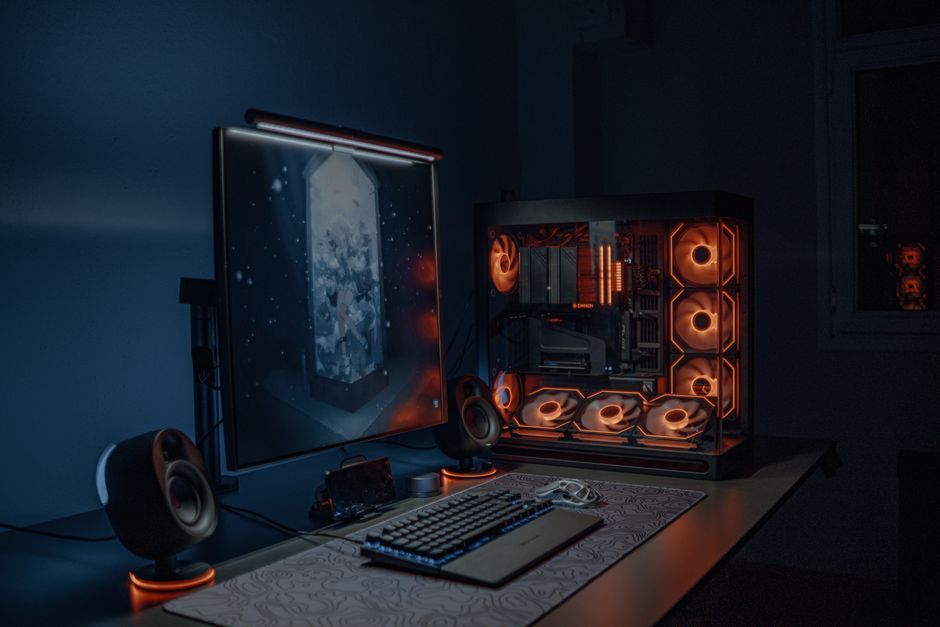 gaming PC desktop setup screen no logo