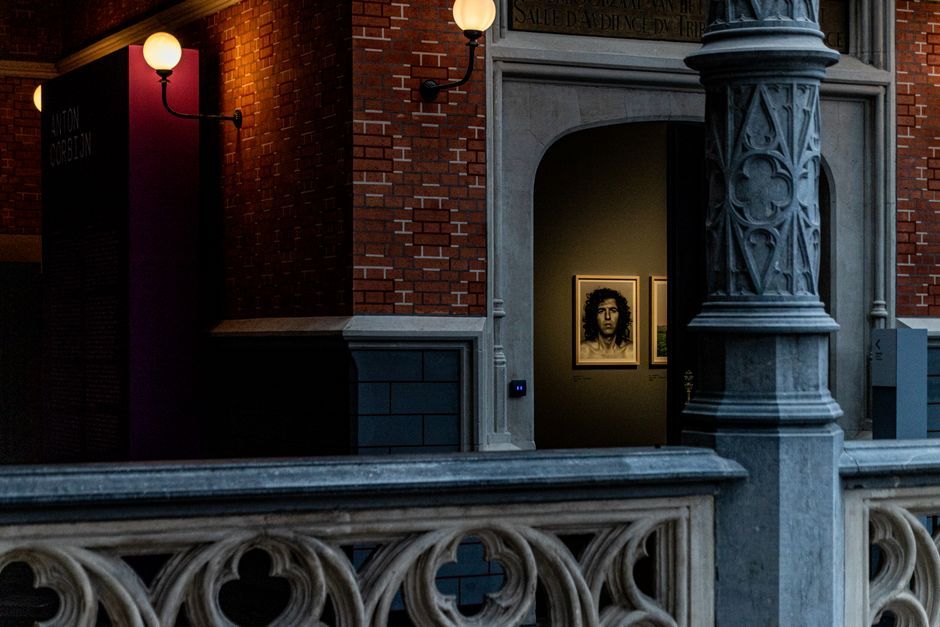 London art gallery exhibition interior