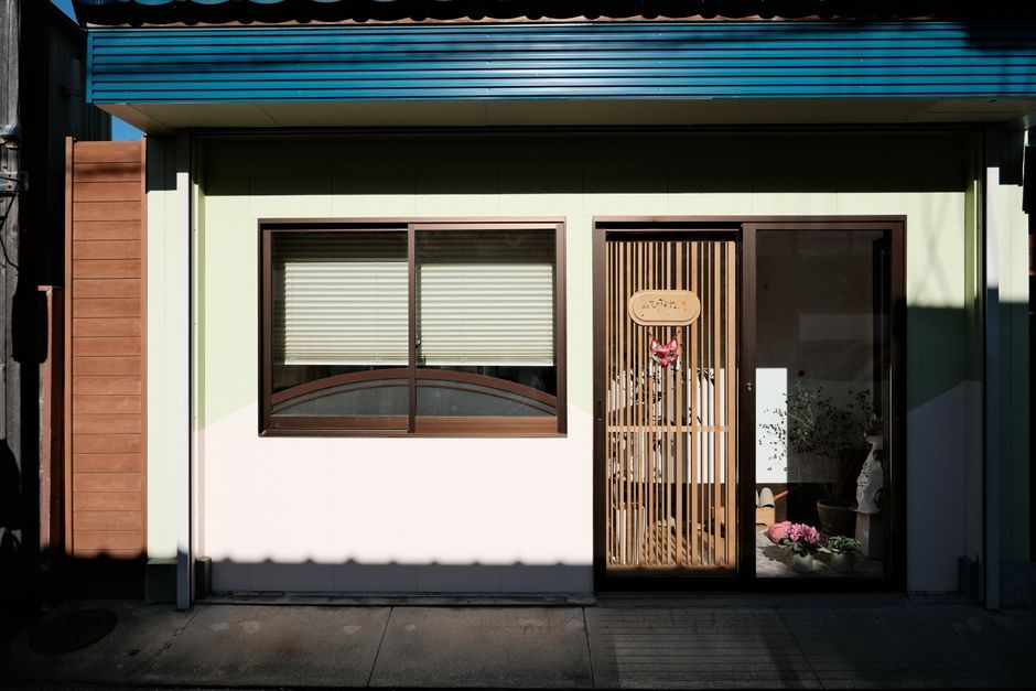 modern Japanese house architecture glass corridor exterior