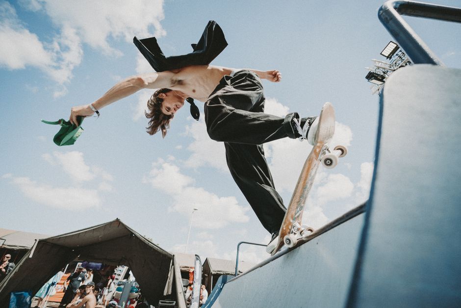 skateboard festival event crowd
