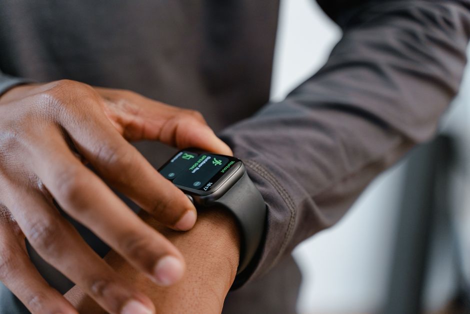 smartwatch outdoor sports tracking wrist