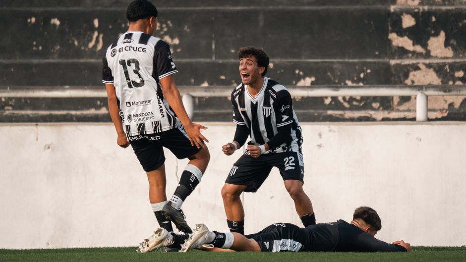 youth football players team celebration