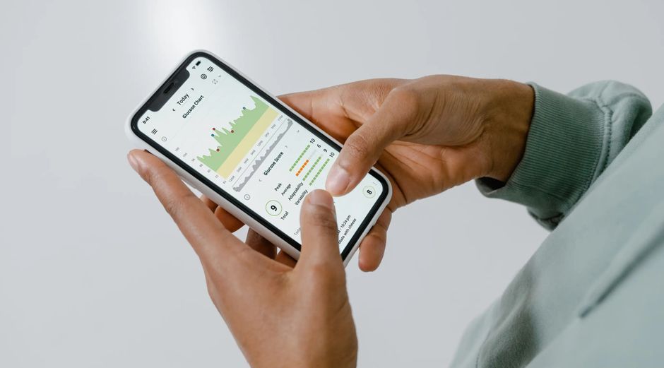 smartphone health tracking app glucose graph